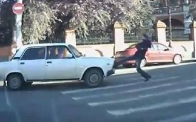 Βίντεο: Απίστευτα και όμως αληθινά περιστατικά στους δρόμους