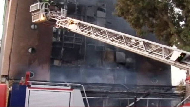 Υπό μερικό έλεγχο η πυρκαγιά στη Γλυφάδα