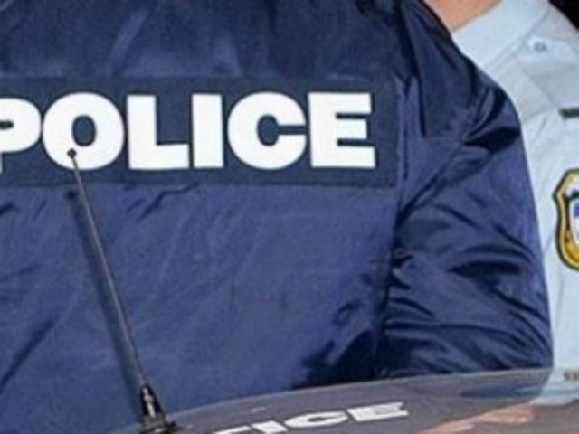 14χρονος της άρπαξε το κινητό μέσα από το αυτοκίνητο