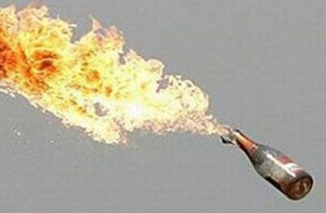 «Μπουρλότο» η αυλή ηλικιωμένης από μολότοφ που έριξε συγγενής της