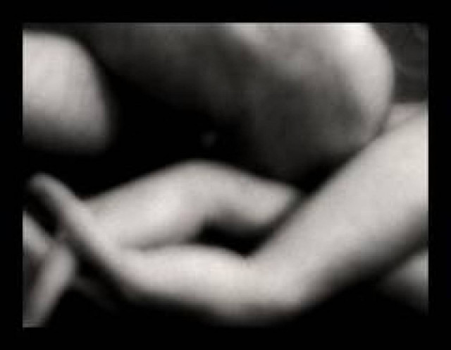 Κουρέας εργάζεται με αντάλλαγμα μια αγκαλιά!