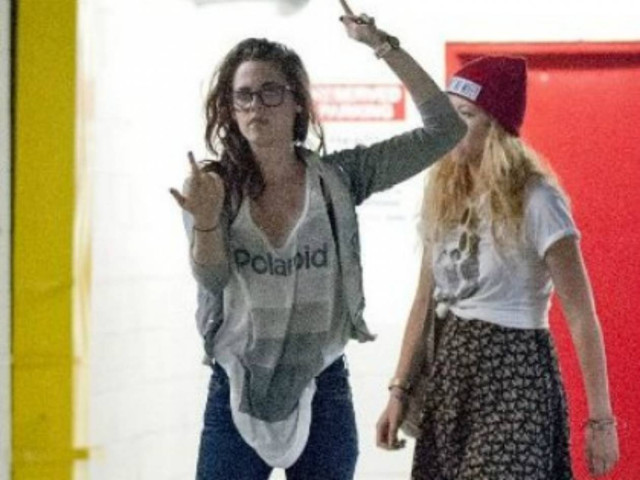 H Κristen «χαιρέτησε» τους paparazzi με τον δικό της τρόπο!