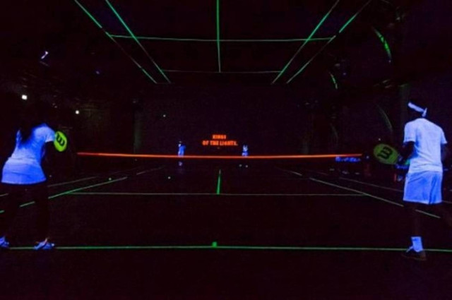 Απίστευτο θέαμα: Επαιξαν τένις στο σκοτάδι (video+photos)