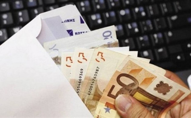 Υπάλληλος του ΙΚΑ ζήτησε φακελάκι για να λύσει «εμπλοκή» με συντάξεις