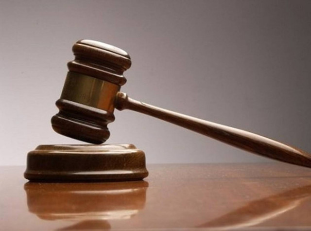 Αθωώθηκε 86χρονη που εισέπραττε τη σύνταξη του νεκρού συζύγου της