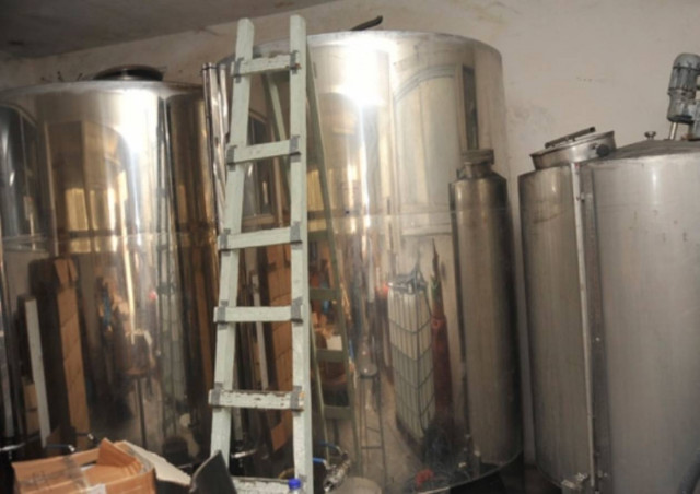 Έκανε το υπόγειο του σπιτιού του εργοστάσιο για ποτά «μπόμπες»