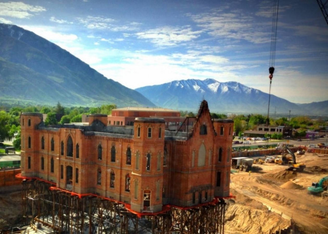 Μία εκκλησία στον αέρα (pics)