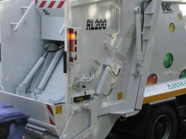 Τραγωδία: Απορριματοφόρο παρέσυρε και σκότωσε ηλικιωμένη