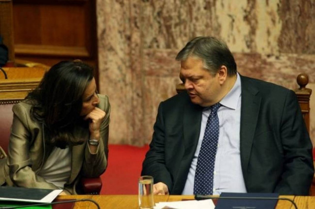 Η Άννα Διαμαντοπούλου «ράβει», ο Ευ. Βενιζέλος «κόβει»…