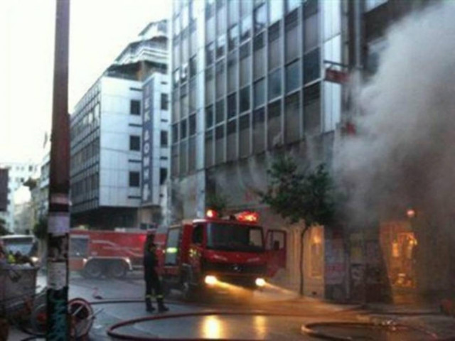 ΤΩΡΑ: Φωτιά σε σπίτι στα Καμίνια!