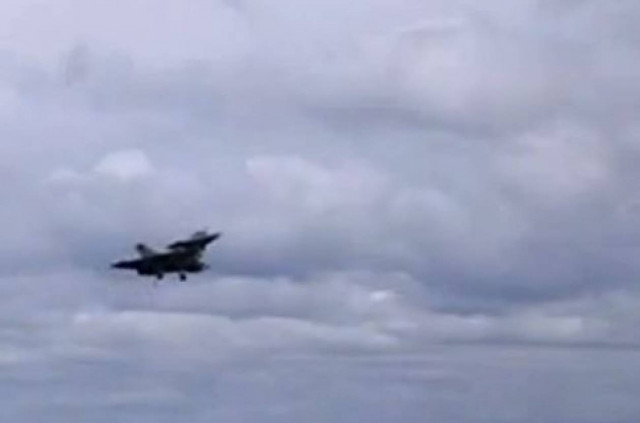 Βίντεο: Γαλλικό Rafale επιχειρεί παραλίγο μοιραίο LOOP!