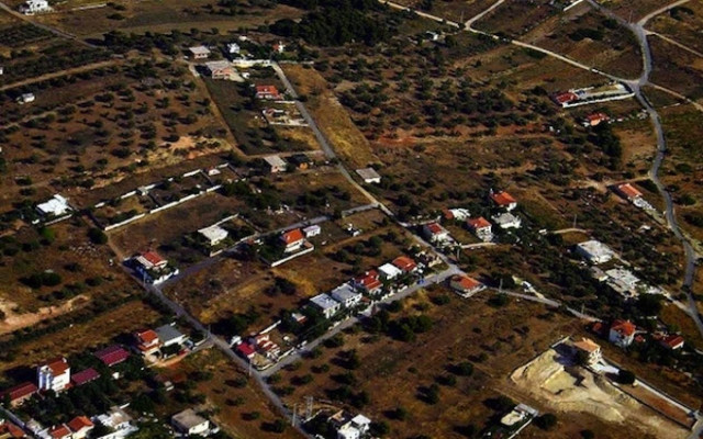 Εμπλοκή με το φόρο στα αγροτεμάχια