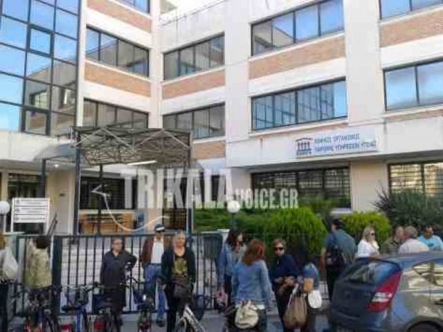 Βίντεο: Επεισοδιακή διάρρηξη στο ΙΚΑ Τρικάλων