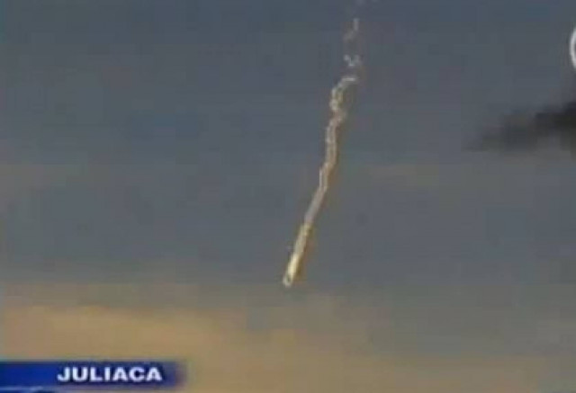 Περού: Φλεγόμενο αντικείμενο πάνω από λίμνη