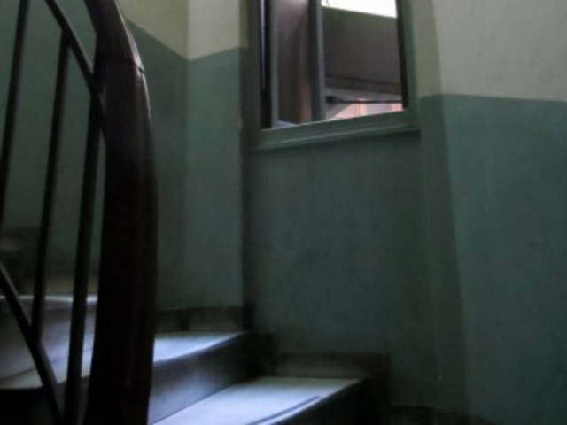 Σάλος στην Πάτρα: Μάνα έπιασε την κόρη να κάνει...