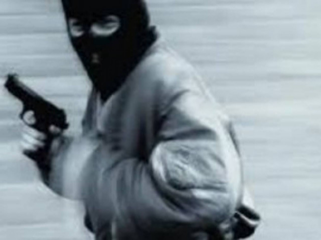 Μπήκε σε σούπερ μάρκετ, άρπαξε 700 ευρώ και εξαφανίστηκε