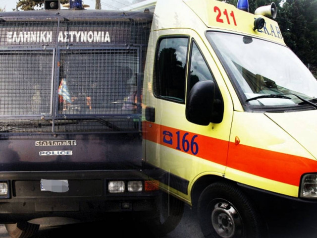 Στο νοσοκομείο μητέρα και 3 παιδιά - Συγκρούστηκαν με κλούβα των ΜΑΤ