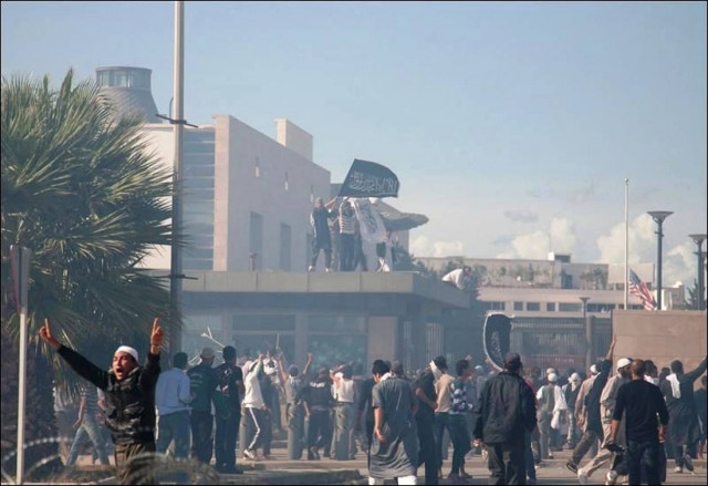 Δύο χρόνια φυλάκιση σε 20 άτομα για την επίθεση στην πρεσβεία των ΗΠΑ