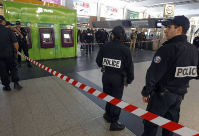 Παρίσι: Συνελήφθη νεαρός για την επίθεση στο Γάλλο στρατιώτη