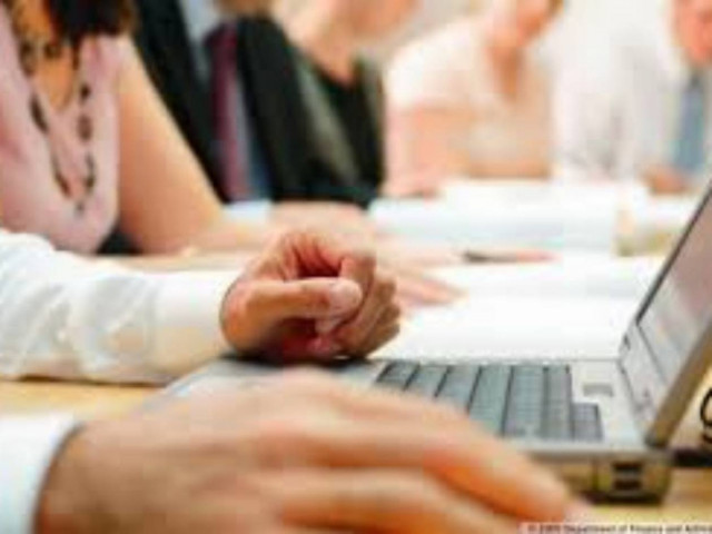 Από «κόσκινο» 600.000 δημόσιοι υπάλληλοι για πλαστά πτυχία