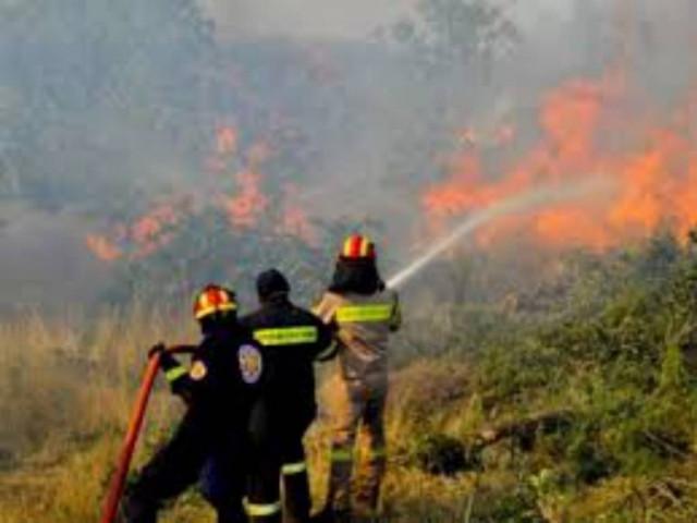 Περιορίστηκαν τα πύρινα μέτωπα στην Πελοπόννησο