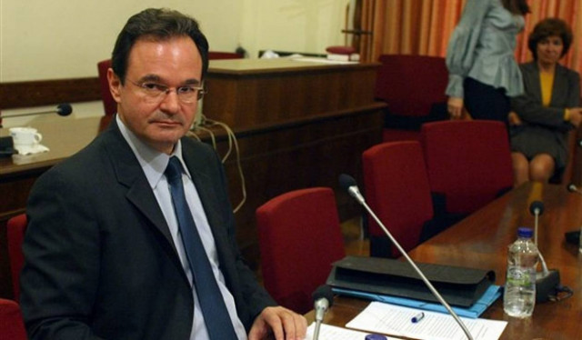 54 βουλευτές «καίνε» τον Παπακωνσταντίνου