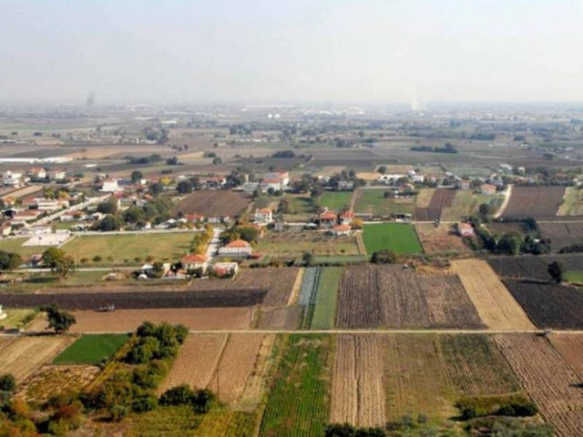 Ο φόρος στα αγροτεμάχια στην ατζέντα της διακομματικής