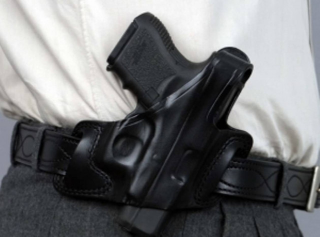 Στο «μικροσκόπιο» οι άδειες οπλοφορίας όλων των βουλευτών