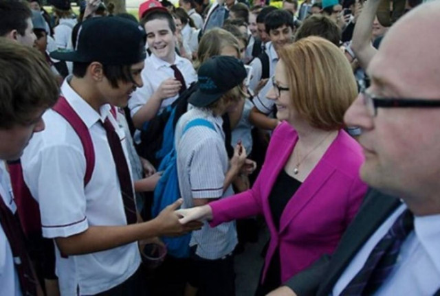 Πέταξαν σάντουιτς στο πρόσωπο πρωθυπουργού