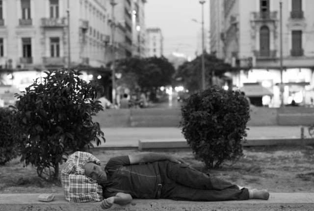 Καπερνάρος για Δένδια: Ας κάνει μία βόλτα στην Ομόνοια μετά τις 9