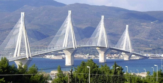 Απίστευτες εικόνες: «Εξαφανίστηκε» η γέφυρα Ρίου - Αντιρρίου (pics)