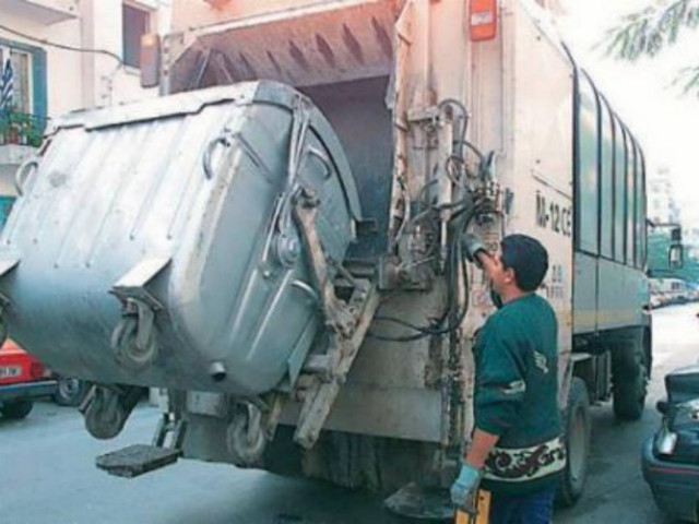 Απορριμματοφόρο συγκρούστηκε με φορτηγό -Ένας τραυματίας