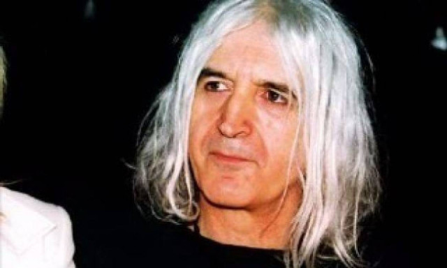 Νίκος Καρβέλας: Ανέβαλε για τρίτη φορά την παρουσίαση του βιβλίου του