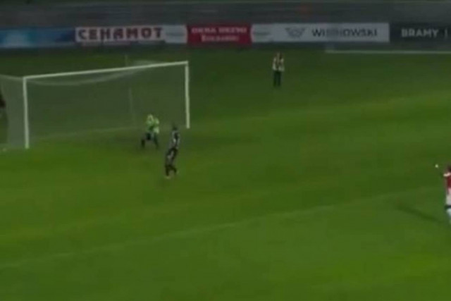 Απίστευτο... αυτογκόλ για κλάματα στην Πολωνία (Video)