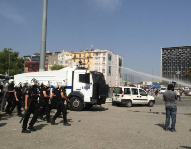 Σε κρίσιμη κατάσταση η τουρίστρια που τραυματίστηκε στην πλατεία Ταξίμ