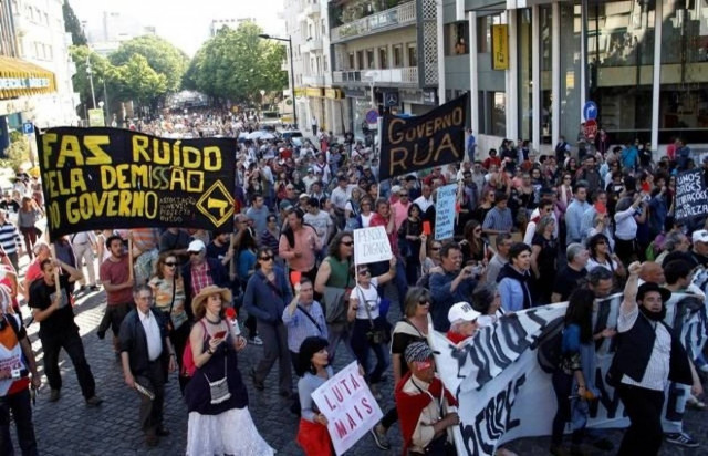 Στους δρόμους και οι Ισπανοί