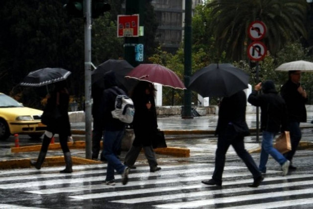 Βροχερός και σήμερα ο καιρός