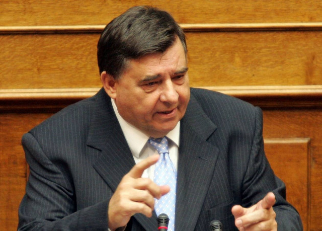 Αυτοπροτείνεται ο Καρατζαφέρης αναμένοντας τη Συγγρού