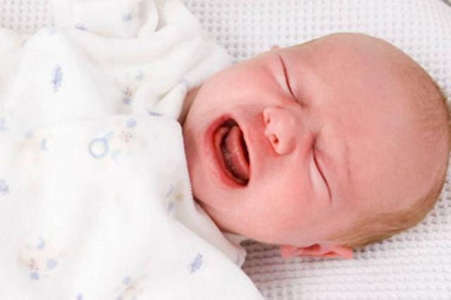 Μπελάδες για 39χρονο: Γέννησαν ταυτόχρονα και οι δύο σύντροφοί του!