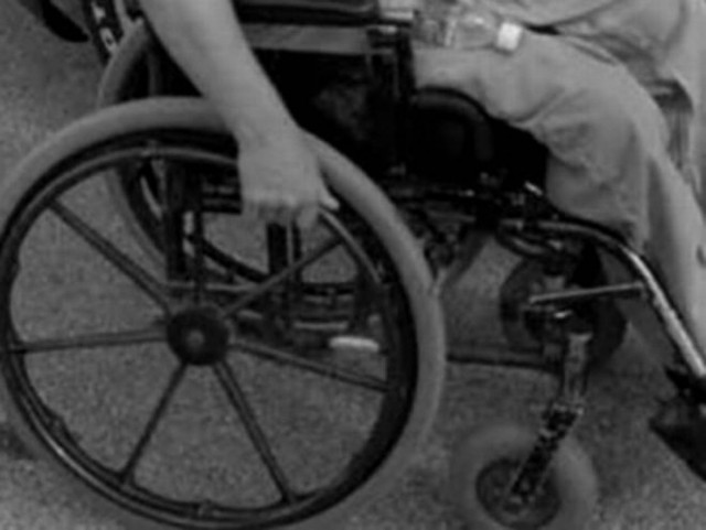 ΣΟΚ: Χτυπούσε το παραπληγικό παιδί του με σκεπάρνι