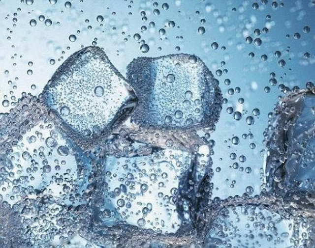 ΣΟΚ: Tο νερό της τουαλέτας είναι πιο καθαρό απο τα παγάκια