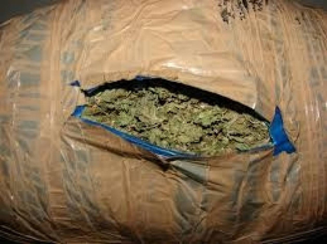 Έκρυψε χασίς σε ταμπακιέρα και τρίφτη