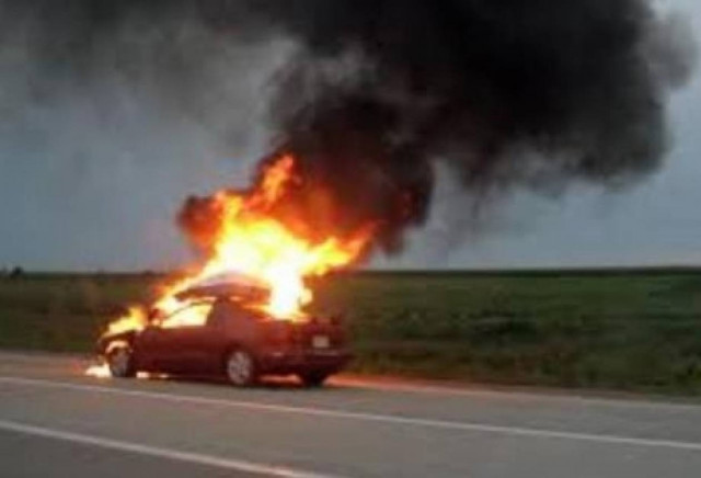 Κυκλοφοριακό «έμφραγμα» στην ΕΟ Πατρών-Κορίνθου λόγω φωτιάς σε ΙΧ