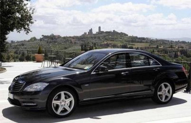 Σκάνδαλο! Μισό εκατομμύριο για λιμουζίνες 51 ατόμων στη Κύπρο