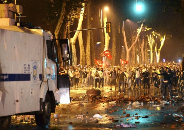 Τουρκία: Ένας 22χρονος διαδηλωτής έχασε τη ζωή του από πυρά αγνώστου