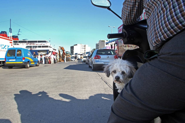 Συνεχίζονται τα «μπλόκα» στο λιμάνι του Πειραιά
