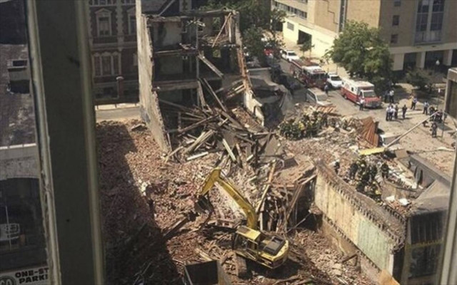 ΗΠΑ: «Οκτώ έως 10 εγκλωβισμένοι» στα συντρίμμια κτηρίου