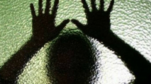 ΣΟΚ: Καθηγητής βίασε την 15χρονη μαθήτριά του