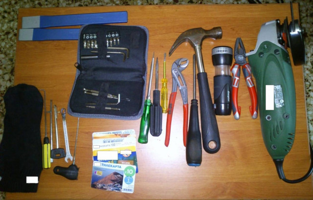 Νέα Ιωνία: Είχαν «τρυπώσει» σε επτά σπίτια μέσα σε έναν μήνα