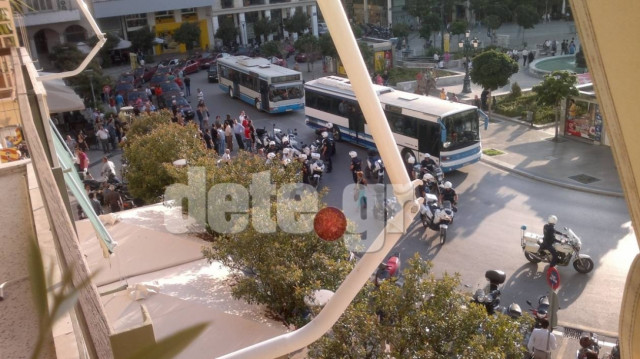 Εφιάλτης για έναν τροχονόμο-Τον χτυπούσαν με καδρόνια στο κεφάλι